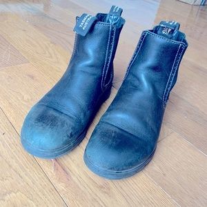 Blundstone boots fits like 8